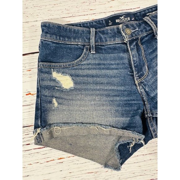 Hollister Jean Shorts Sz 5 / 27 Low Rise Midi Blue Distressed Booty 3” Inseam - Picture 6 of 9